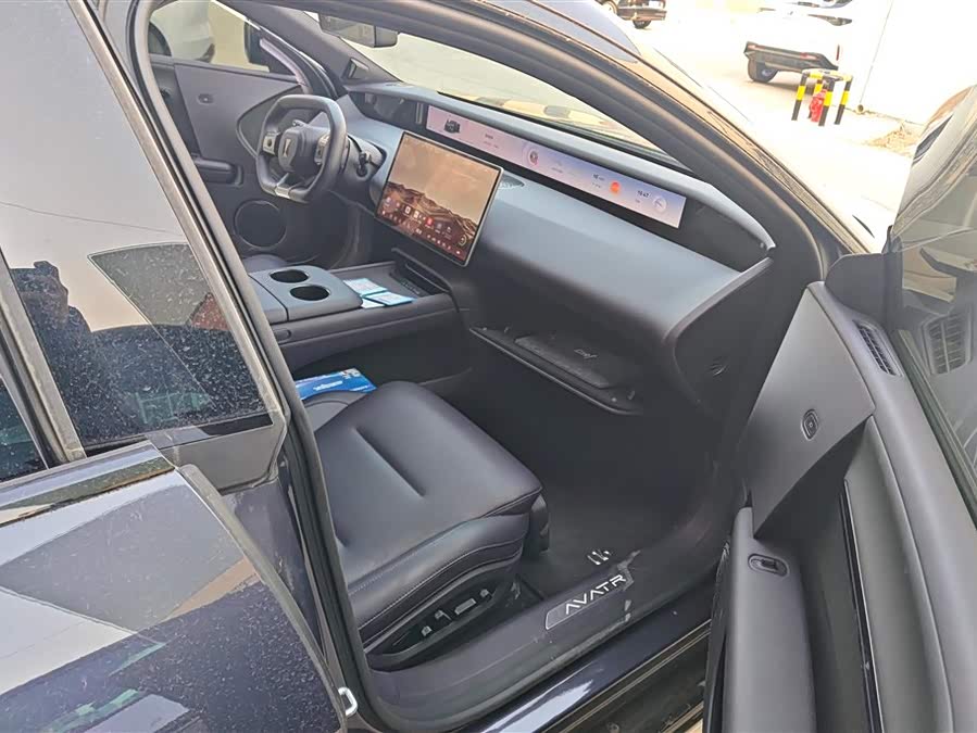 Avatr 06 2025 car image #9