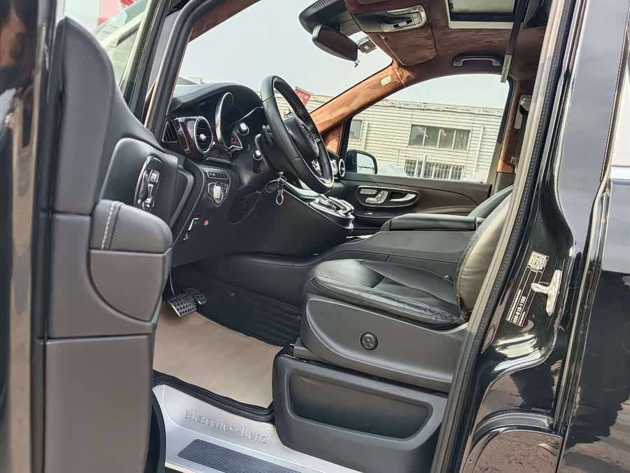 Mercedes-Benz V Class 2018 car image #9