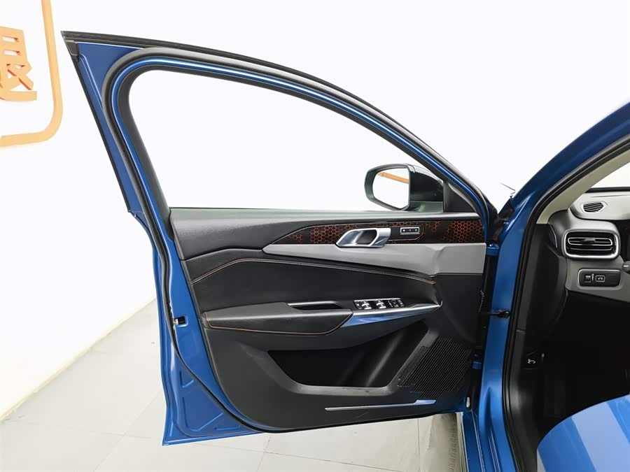 Lynk & Co 02 2018 car image #9