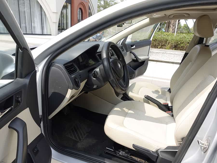 Skoda Rapid 2016 immagine di auto #9