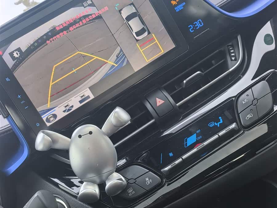 Toyota C-HR 2020 car image #9