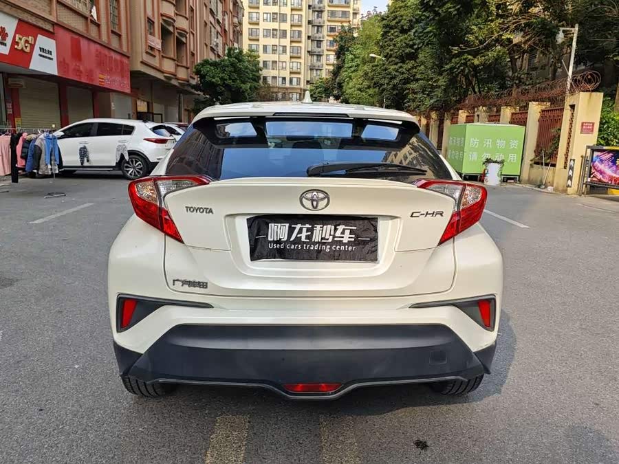 Toyota C-HR 2019 car image #9