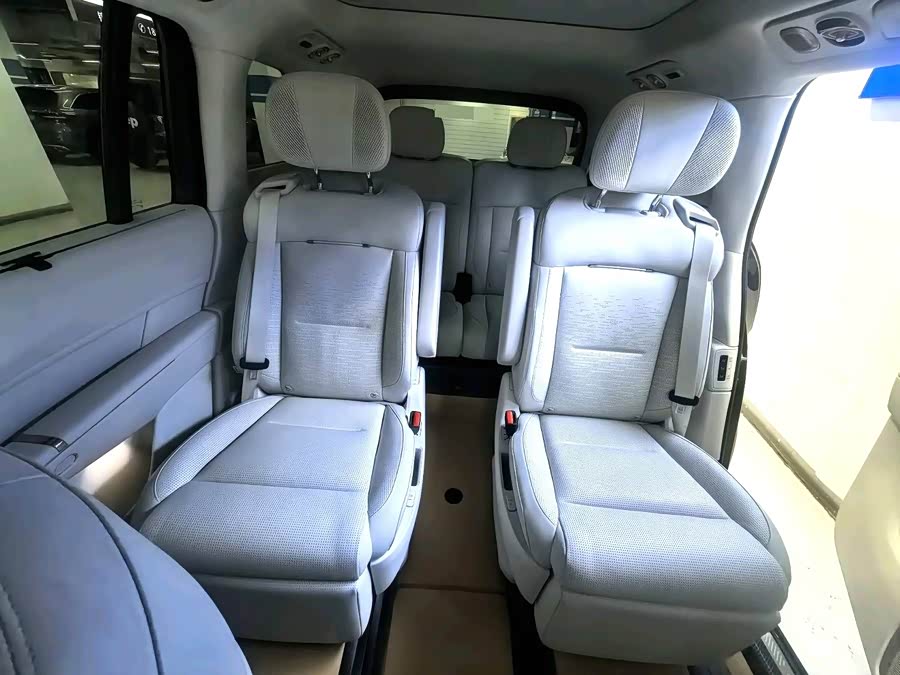 Lynk & Co 900 2025 car image #9
