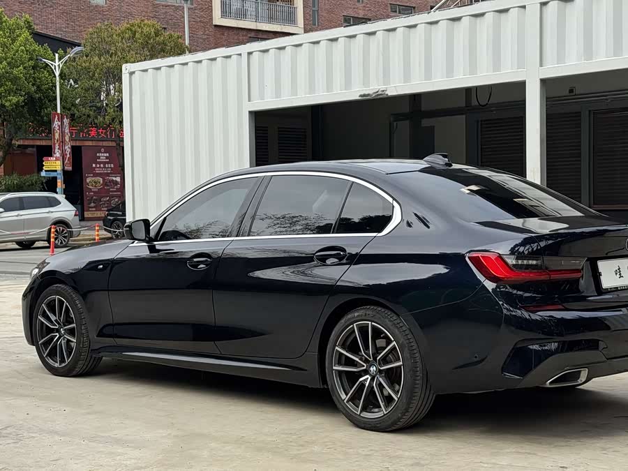 BMW 3 Series 2021 car image #9