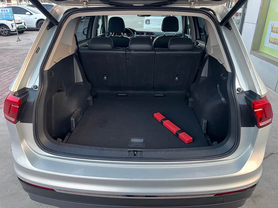 Volkswagen Tiguan L 2020 car image #9