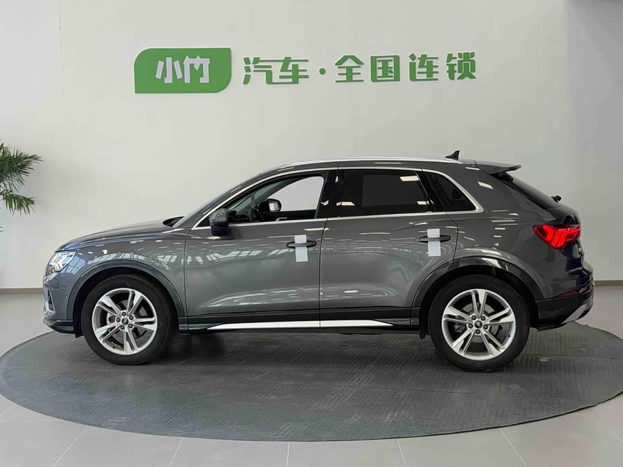 Audi Q3 2021 car image #9