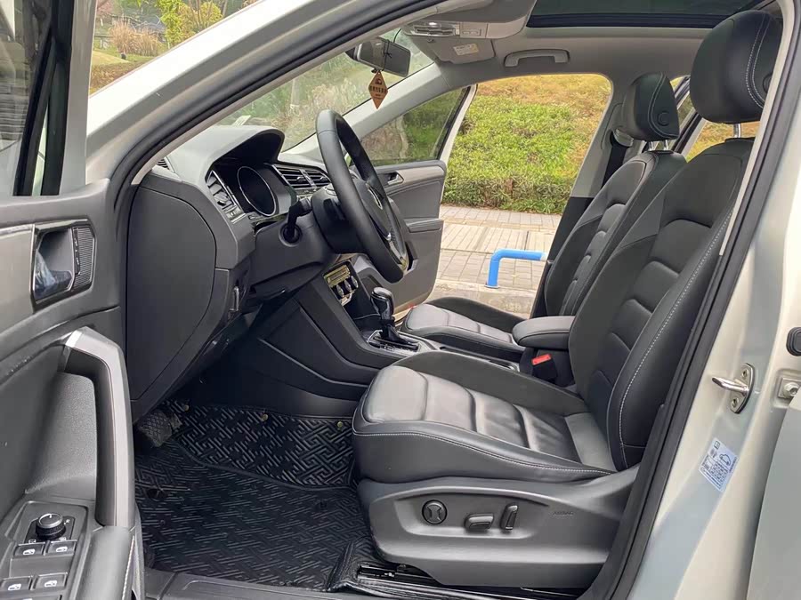 Volkswagen Tiguan L 2019 immagine di auto #9