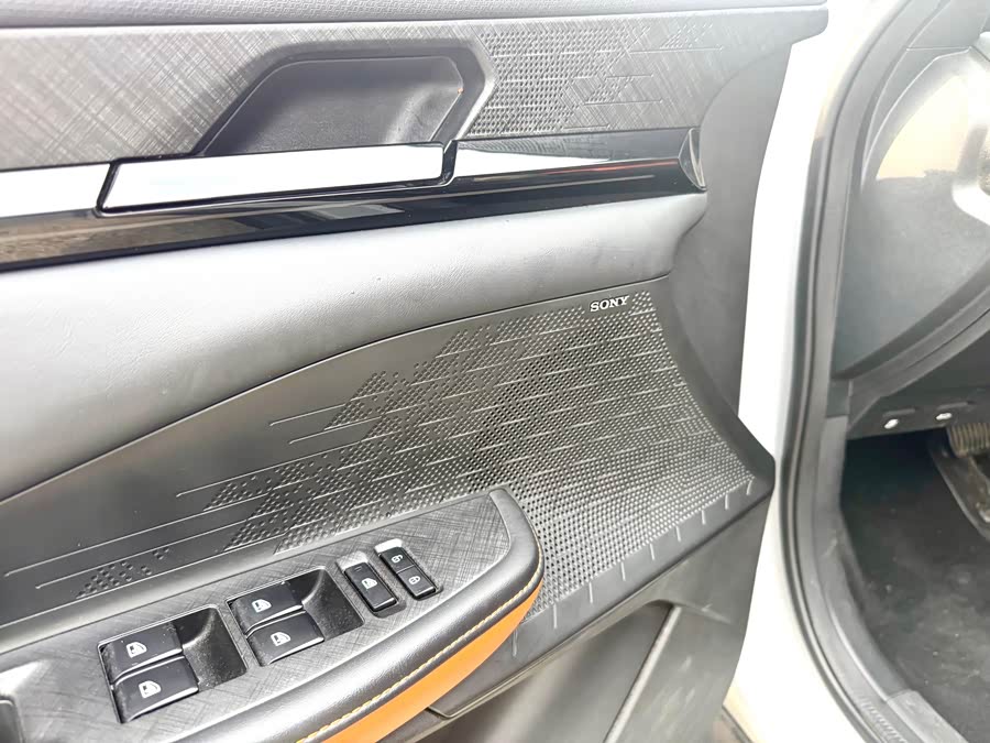 Changan UNI-V 2021 изображение автомобиля #9