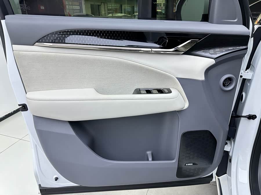 Zeekr 7X 2024 car image #9