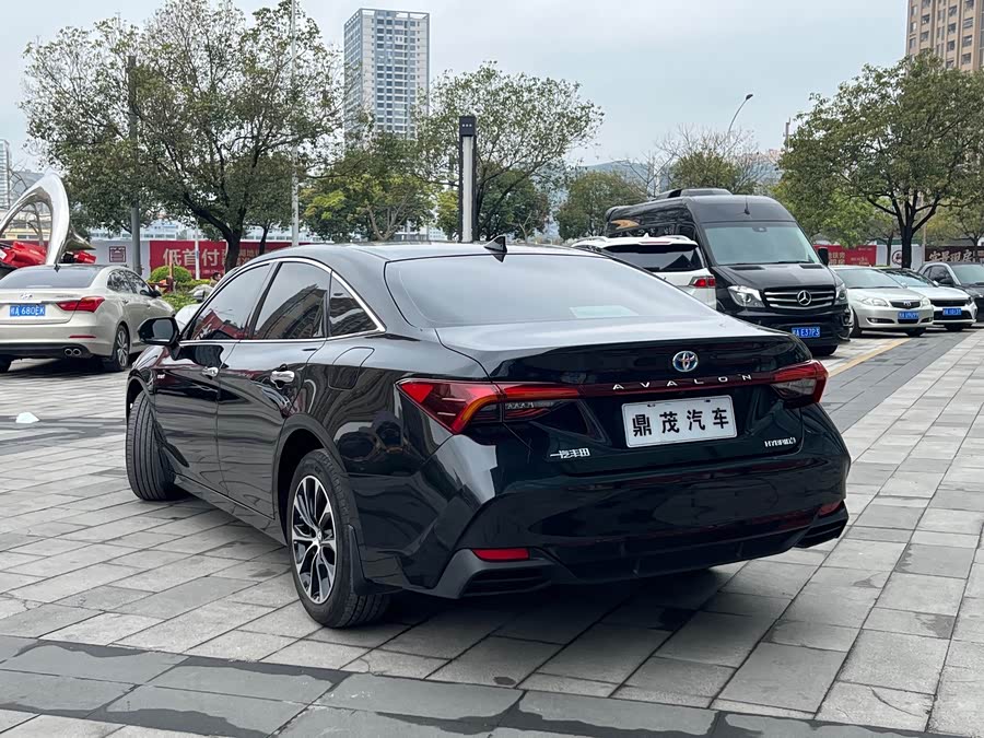 Toyota Avalon 2023 car image #9