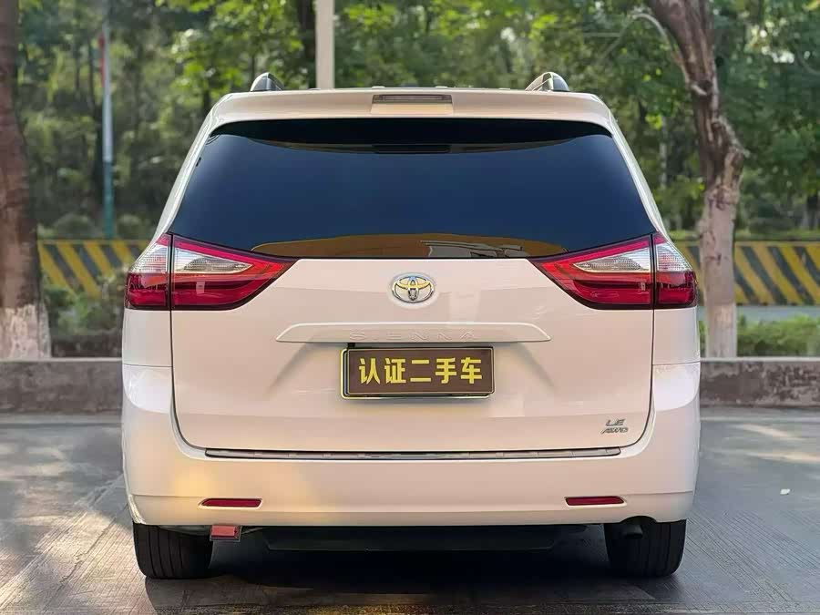 Toyota SIENNA 2018 car image #9