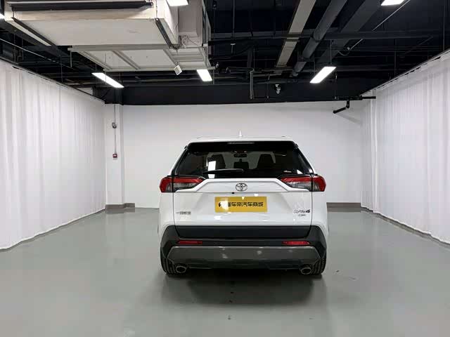 Toyota RAV4 2021 car image #9