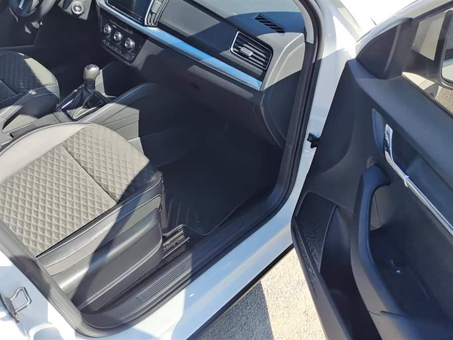 Skoda Kamiq 2021 صورة سيارة #9