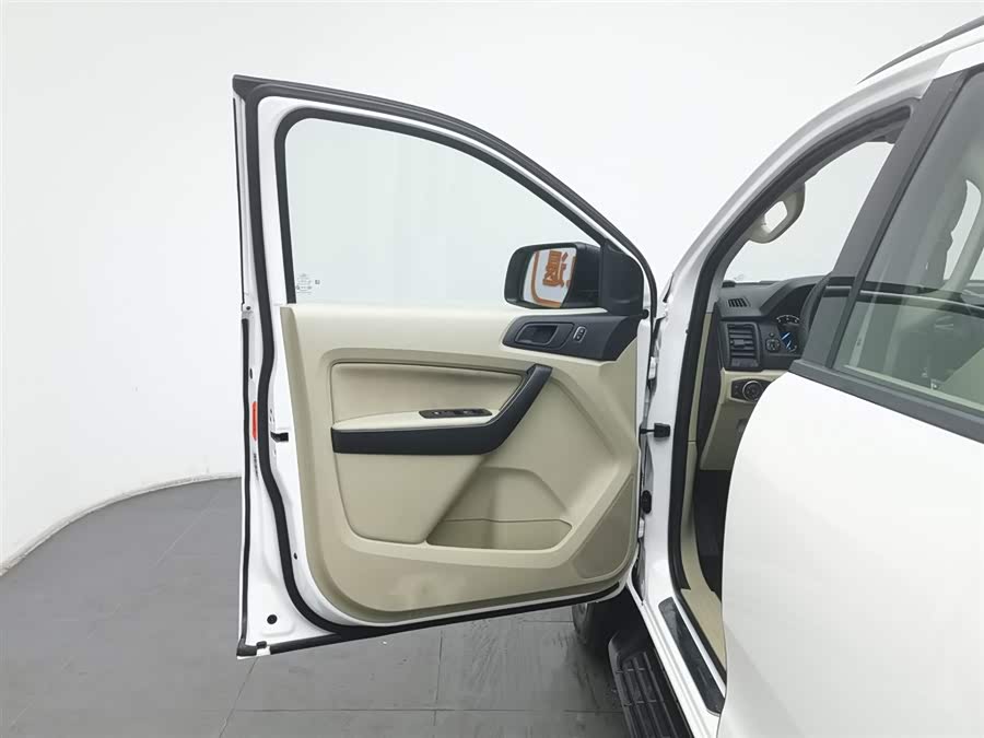 Ford Everest 2018 car image #9