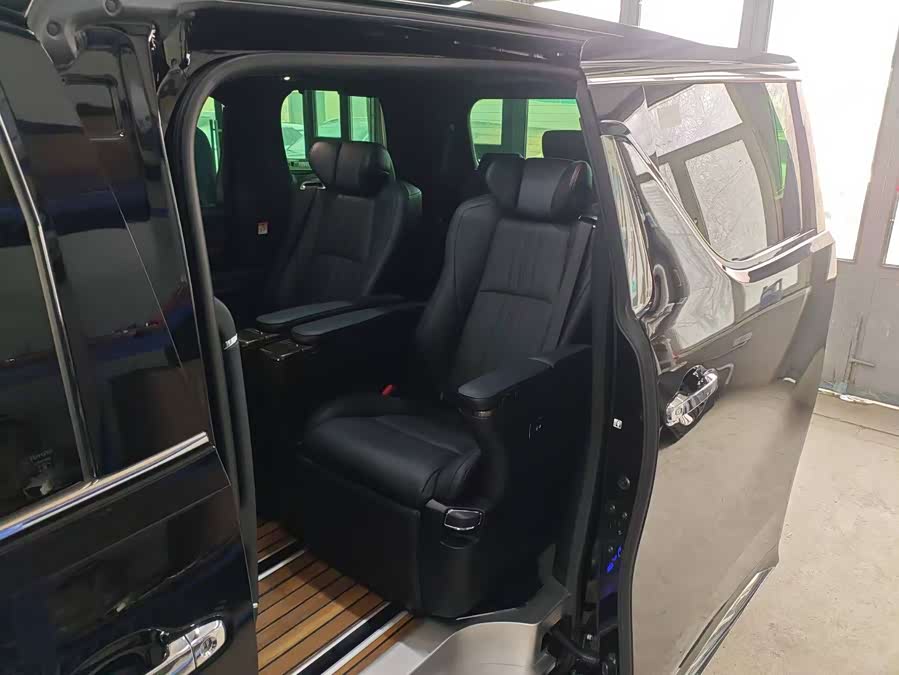 Toyota Alphard 2022 car image #9