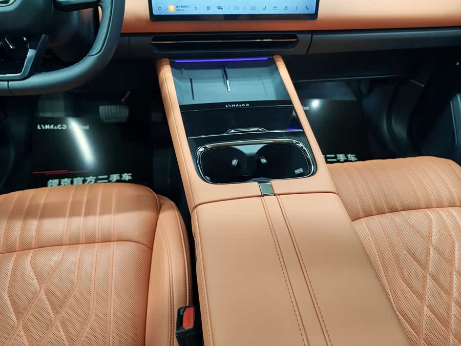 Lynk & Co 08 EM-P 2025 car image #9