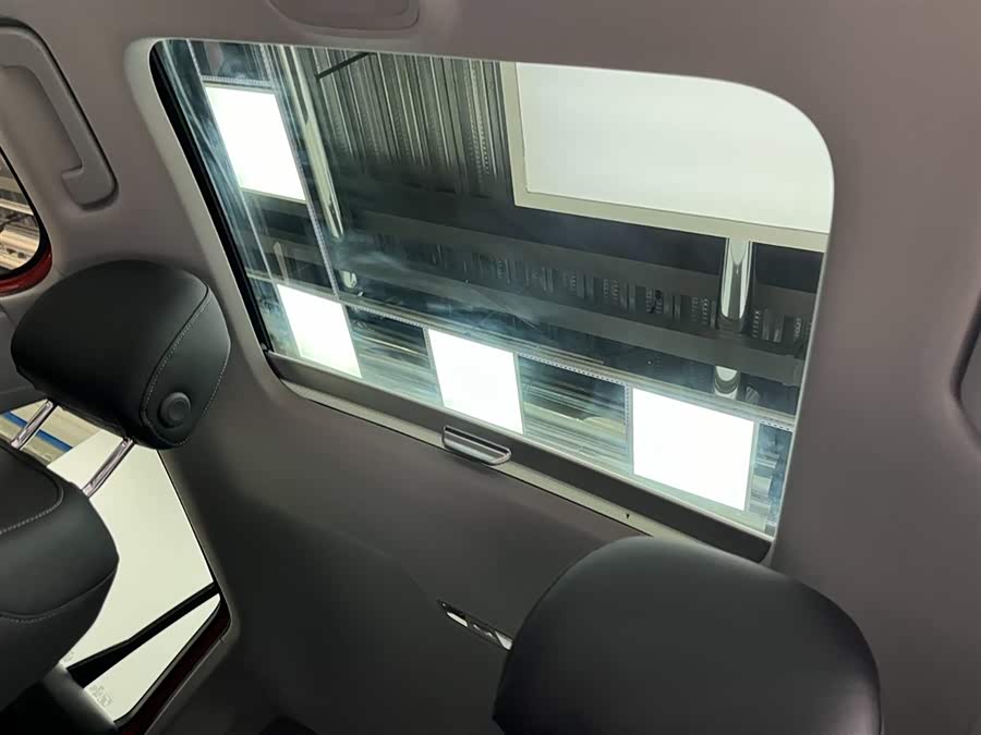 Audi Q2L 2021 car image #9