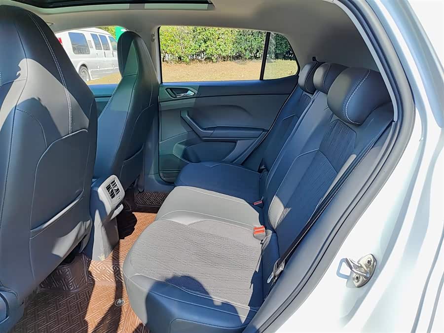 Volkswagen T-Cross 2021 car image #9