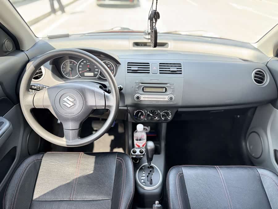 Suzuki Swift 2015 car image #9