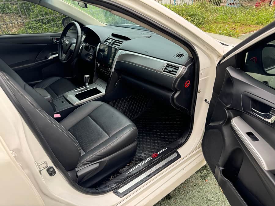 Toyota Camry 2025 car image #9