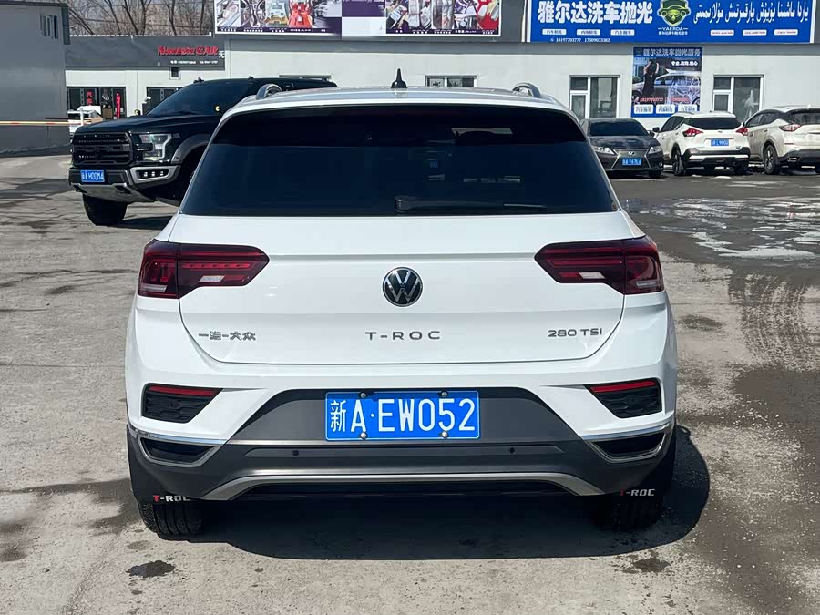 Volkswagen T-Roc 2022 car image #9