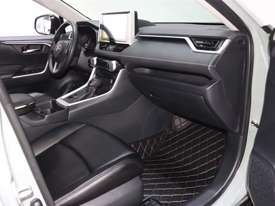 Toyota RAV4 2019 car image #9