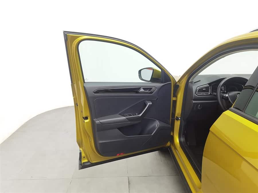 Volkswagen T-Roc 2019 car image #9