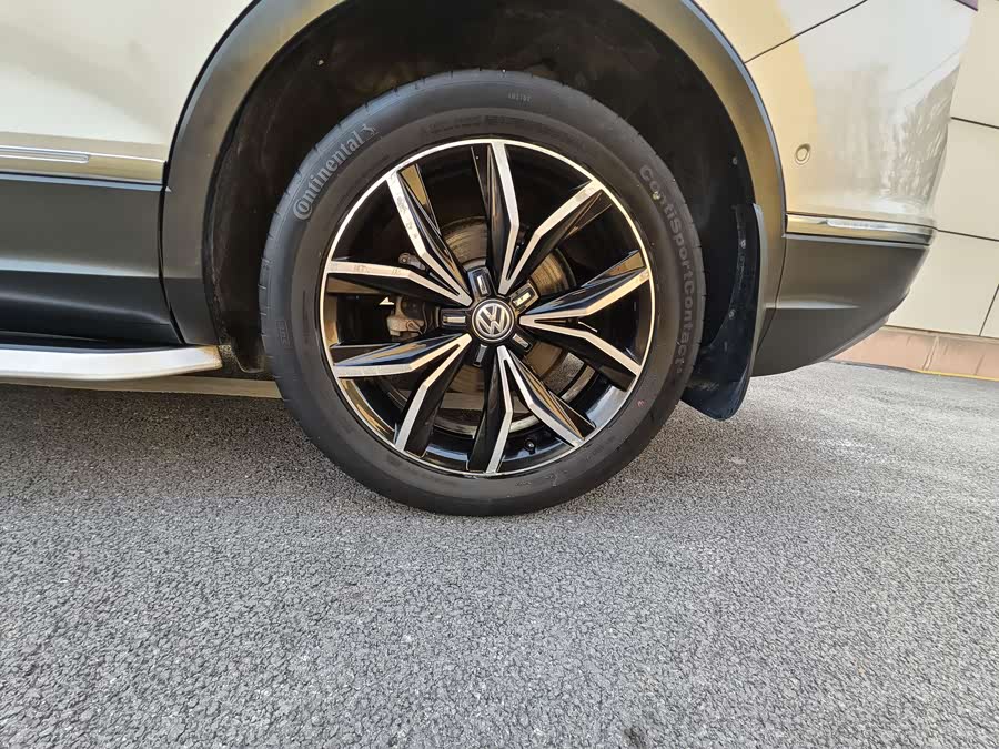 Volkswagen Tiguan L 2019 изображение автомобиля #9