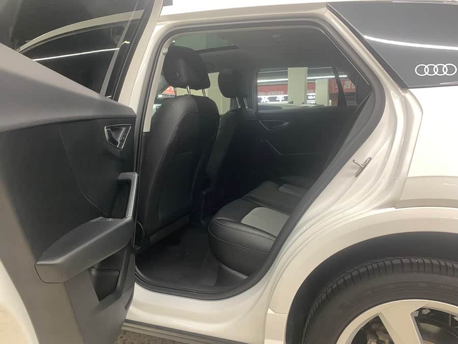 Audi Q2L 2021 car image #9