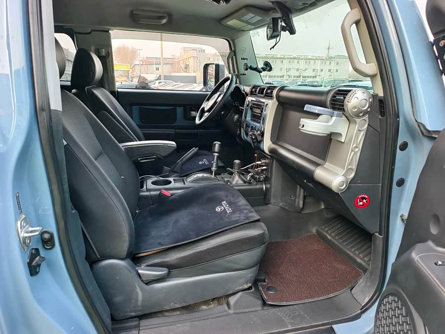 Toyota FJ Cruiser 2015 car image #9