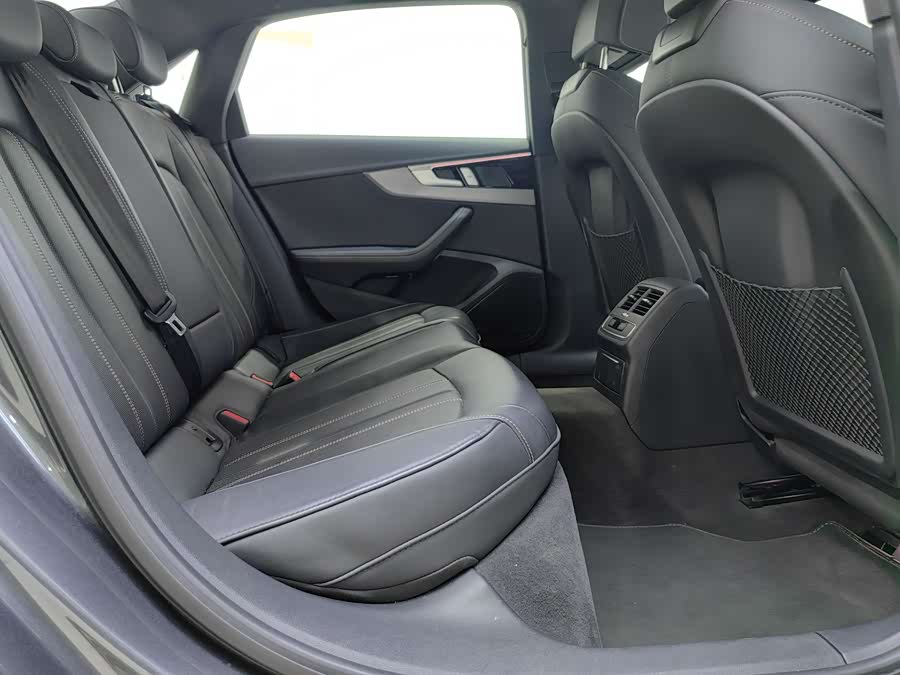 Audi A6L 2023 car image #9