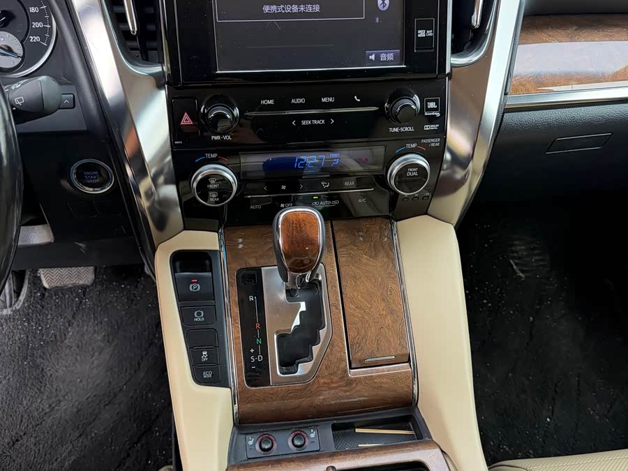 Toyota Alphard 2017 car image #9