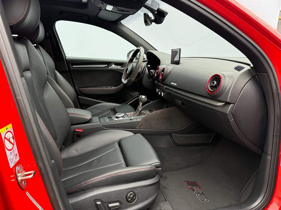 Audi RS 3 2019 imagem de carro #9