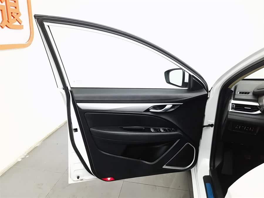 GEELY Emgrand 2018 car image #9