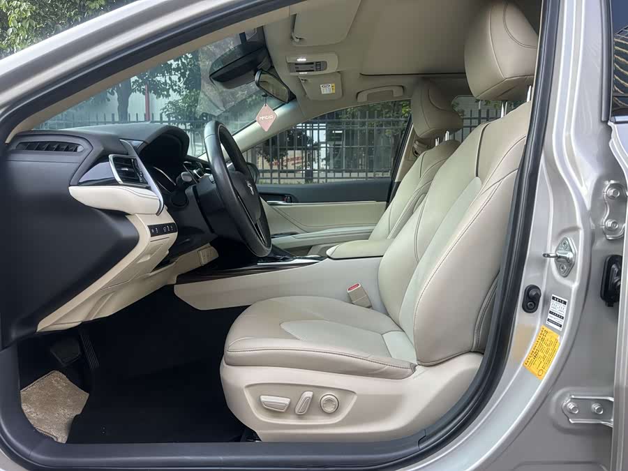 Toyota Camry 2020 immagine di auto #9