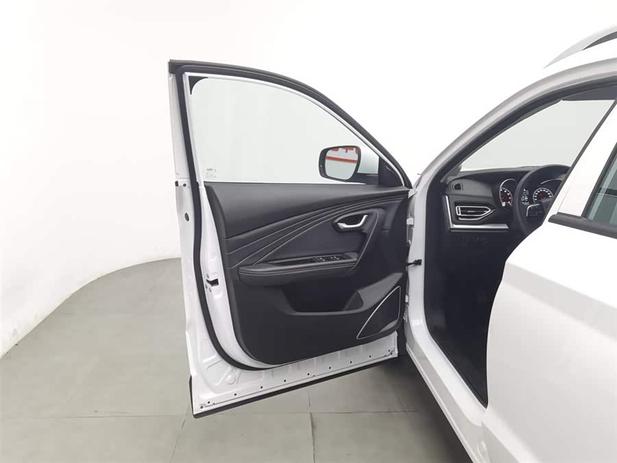 X70M 2022 car image #9