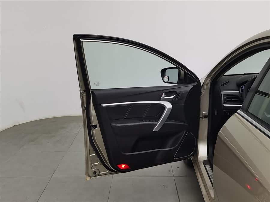 GEELY Emgrand 2017 car image #9