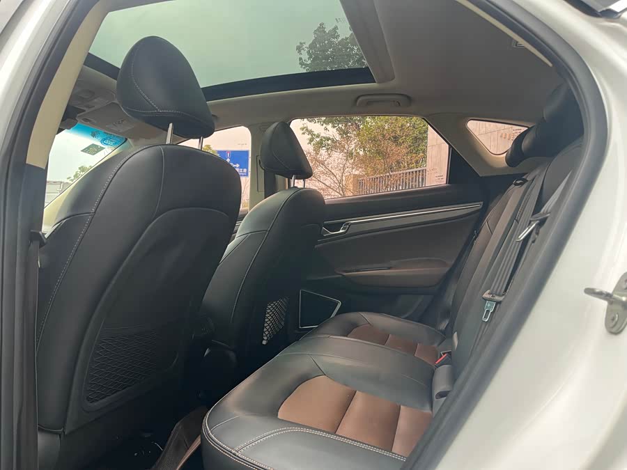 GEELY Emgrand GS 2017 car image #9