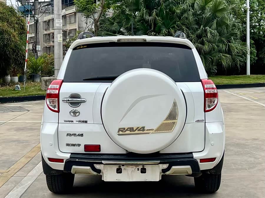 Toyota RAV4 2013 car image #9