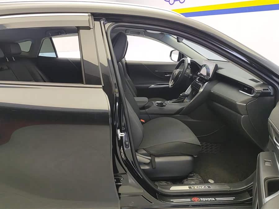 Toyota Venza 2024 car image #9