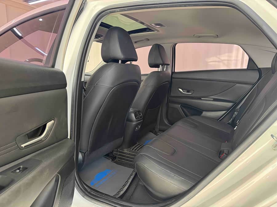 Hyundai Elantra 2021 immagine di auto #9