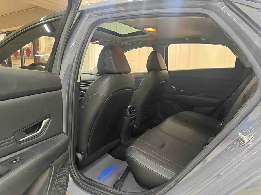 Hyundai Elantra 2022 immagine di auto #9