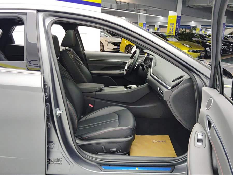 Hyundai Sonata 2023 صورة سيارة #9