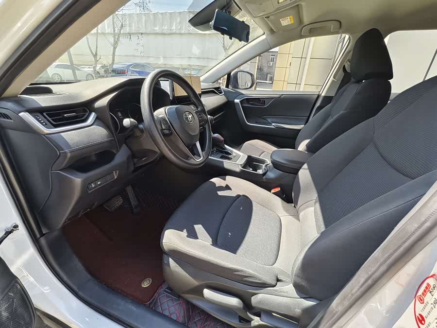 Toyota RAV4 2023 car image #9