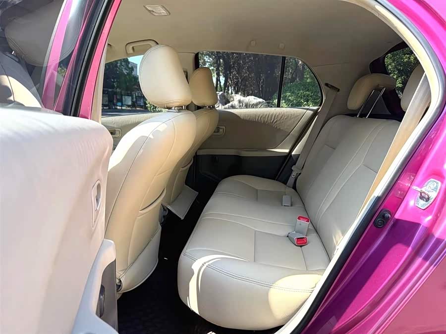 Toyota Yaris 2011 car image #9