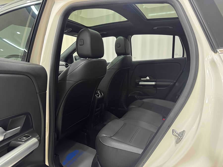 Mercedes-Benz GLA Class 2021 immagine di auto #9