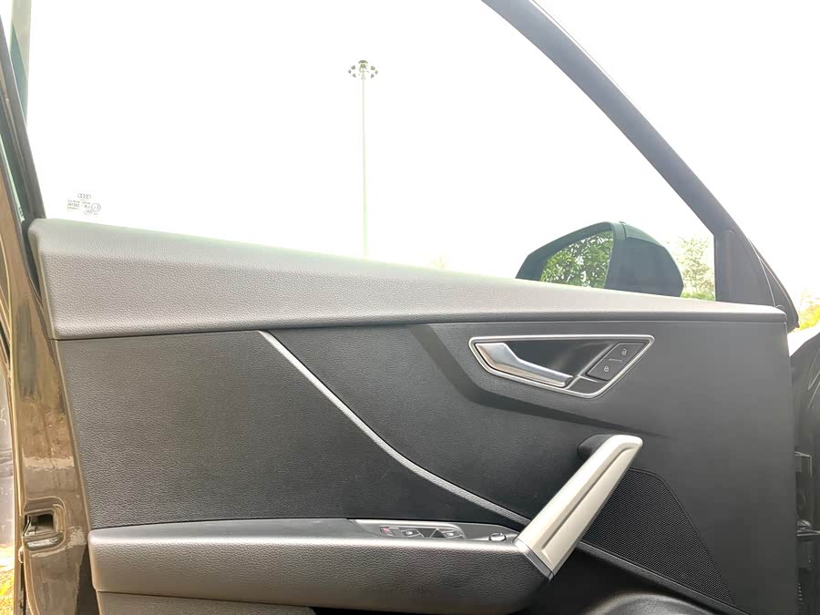 Audi Q2L 2021 صورة سيارة #9