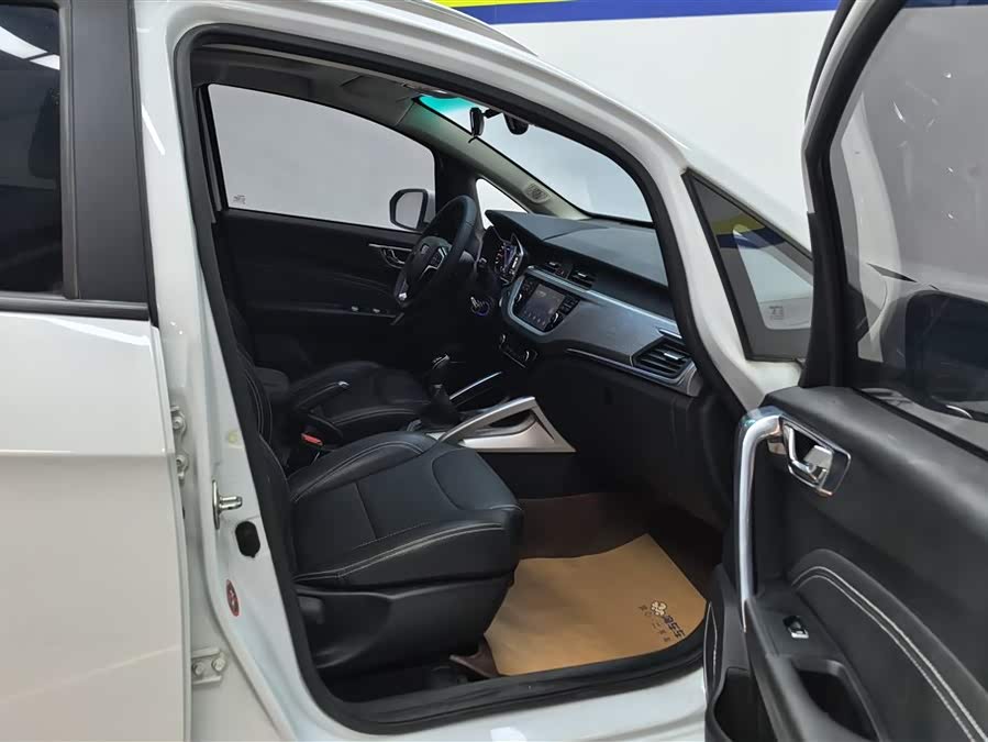 GEELY 2019 car image #9