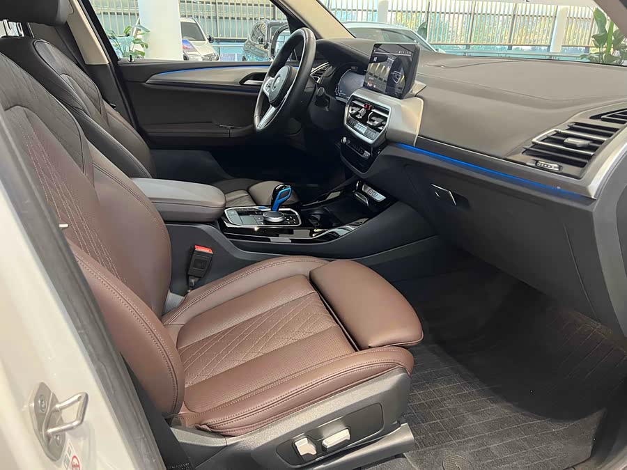 BMW iX3 2021 immagine di auto #9