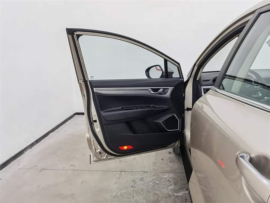 GEELY Emgrand GS 2020 car image #9